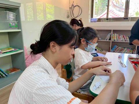 劉芸綺 - 南區圖書館服務志工-手作小老師（摺紙）