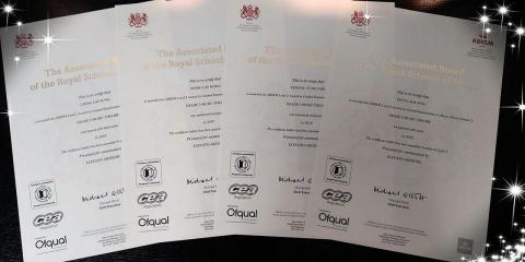 寧寧老師 - 2018年通過英國皇家樂理的Elevato Artistry學員們