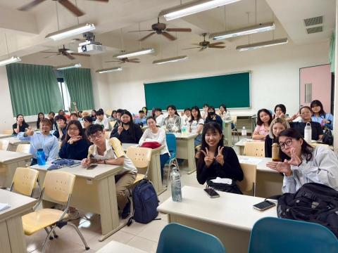 華樂職涯工作室/曾宣華 - 文藻外語大學-(全英)履歷面試技巧
更多請見https://www.yescareer.net/#_6