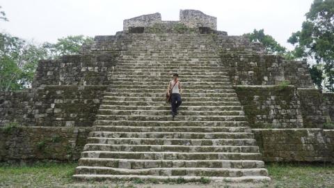 黃昱閔|英文、自然家教 - 瓜地馬拉 瑪雅金字塔
