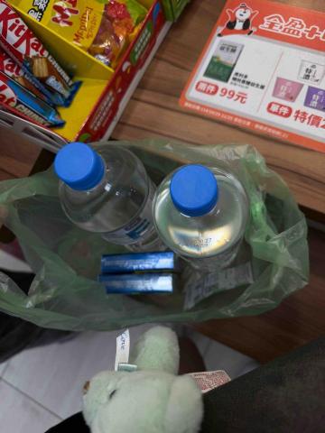 捲捲 - 懶得出門 客人請我買煙買水