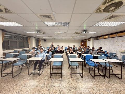 華樂職涯工作室/曾宣華 - 中央大學(全英)-挖掘你的優勢能力 &times; 產業連結實戰課