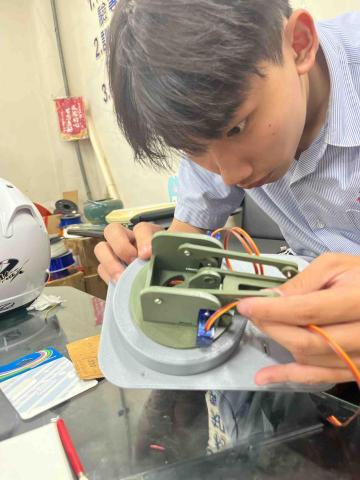 提供freecad板金服務的專家陳胤佑