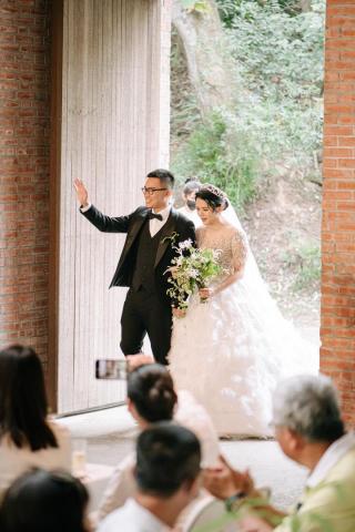 吳靜輝 - 婚禮記錄
還在煩惱去哪裡找攝影師嗎，這邊非常划算！