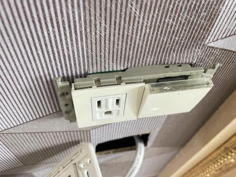 台南高雄【家庭水電維修】原價服務 - 開關插座更換