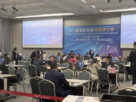 Zoe 成人英文會話/中英翻譯/口譯服務 - 2025 AHRA 亞洲健髮管理協會（2次回客）-台灣服務業商業媒合會