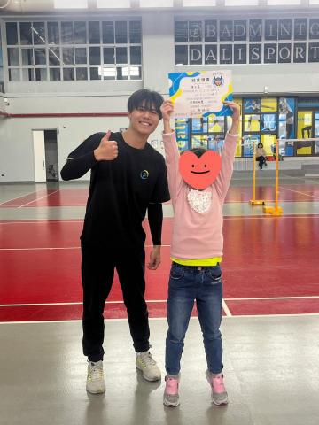 陳挺瑄 - 具羽球營教練經歷，和孩子玩得很開心！