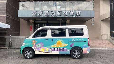 呂姵緹 - 玩具車貼紙設計