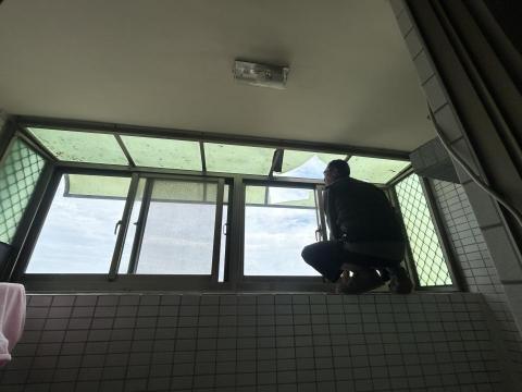 開鑫鐵工廠 - 施工前（pc板損壞更換）
3m厚度鋁塑板