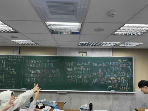 李冠霆 - 理化複習團班