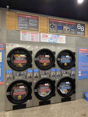 日日自助洗衣-內湖康樂店 - 乾衣機提供免費香氛噴霧