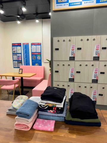 日日自助洗衣-內湖康樂店 - 店內也有智能代洗櫃