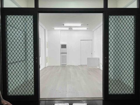 鐵工嬰仔 - 室內牆面油漆粉刷