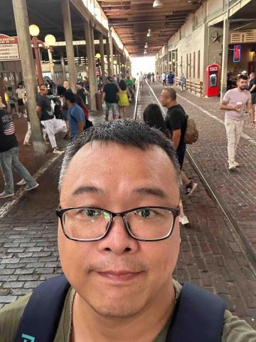 提供工作服訂做服務的專家王志雄