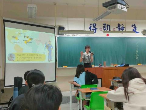 薇安_ 托福101分國際級英文口說實力 X 國立臺灣師範大學 - 新竹女中教學畫面