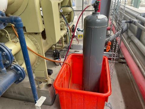 徐Hachi - 大型冰水主機填充冷媒