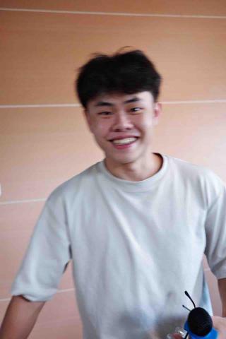 提供deeplpro破解服務的專家邱祈翰