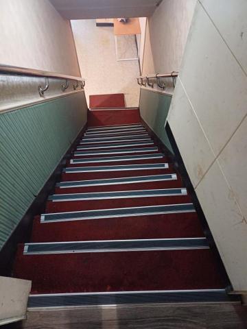 Kitty 愛乾淨清潔工作室 - 樓梯地毯清洗