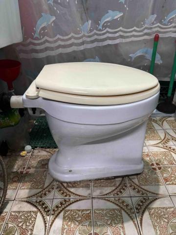 阿榮師父水電工程 - 11/25 馬桶異物堵塞排水 拆除-取物-安裝