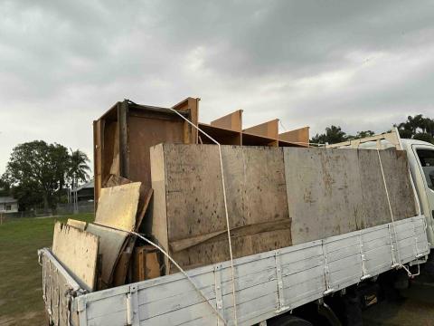 乳糖小行星 - 清運大型傢俱