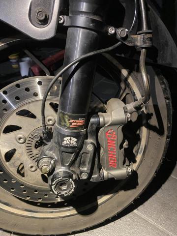 謝孟航 - Gogoro到府改裝卡鉗