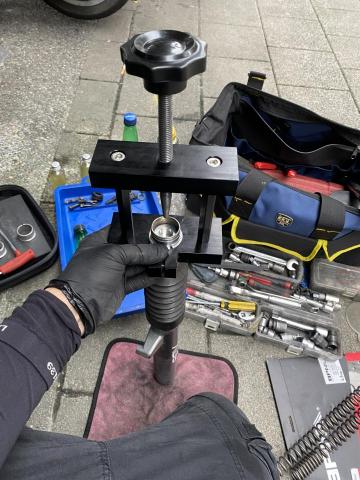 謝孟航 - Gogoro到府改裝前叉