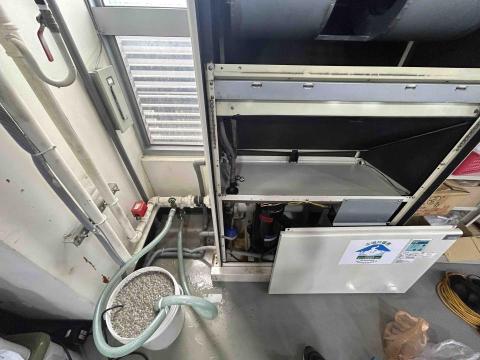 宇將空調 - 水冷落地箱型冷氣清洗