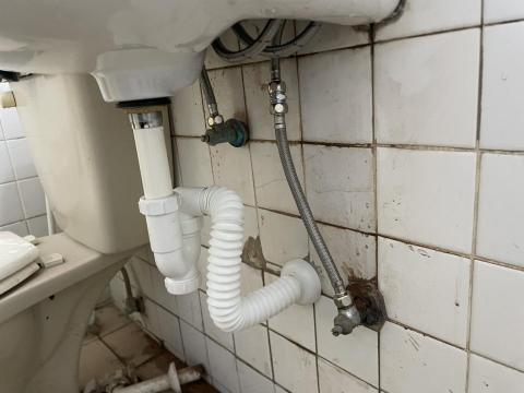 董冠彣 - 浴室排水P管修繕