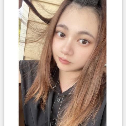 提供剪髮剪刀服務的專家小瑩