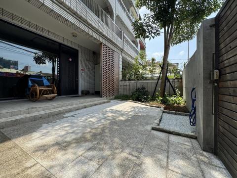 蕭東駿 - 以花崗石施工，恢復原有平整地面，以幫屋主達成中秋烤肉時的便利性。