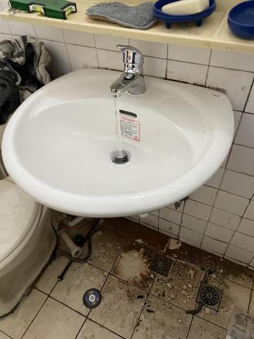 董冠彣 - 面盆更換