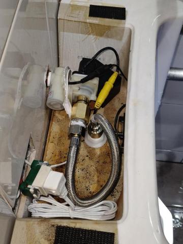 瑋成水電裝修工作室 - 施工後：更換小便斗電磁閥完工