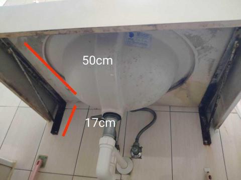 瑋成水電裝修工作室 - 施工前：更換洗臉盆支撐架