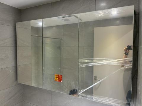 周文翔 - 淘寶鏡櫃上牆及接電安裝