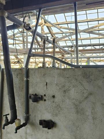 瑋成水電裝修工作室 - 施工後：戶外接水管至室內