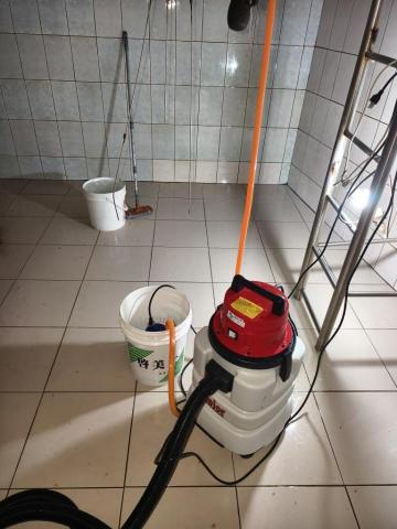 鑫貔清潔 - 水箱作業