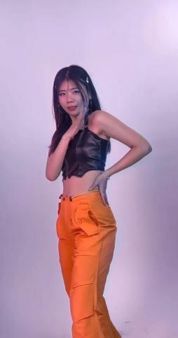 洪尼奇 - K-pop舞蹈經歷10年，自由接案舞者1年，從北到南，有舞台的地方就是最佳的展現時刻。