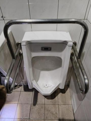 瑋成水電裝修工作室 - 施工後：更換小便斗電磁閥