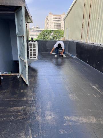 小李 - 屋頂防水PU黑膠