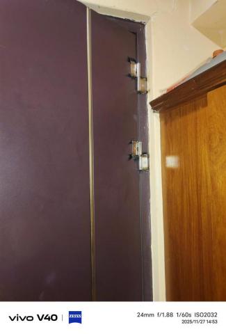 于杰鐵類工廠 - 油壓地絞鏈損壞  切除焊接白鐵後鈕 超級堅固