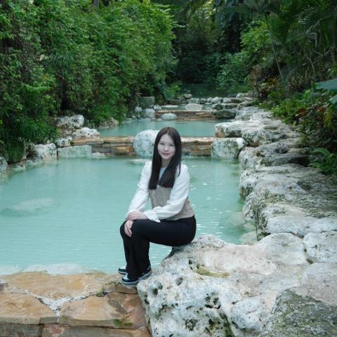 提供指甲光療機服務的專家陳嬿竹