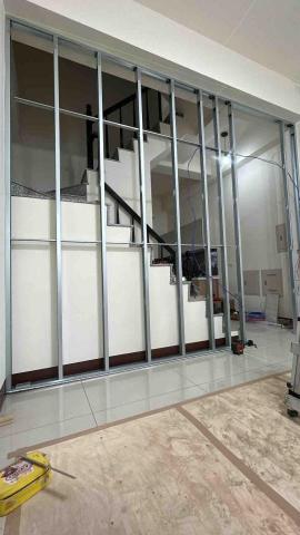 邱小姐 - 輕隔間