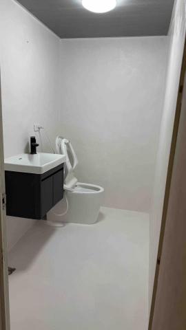 宇久森一室內裝修設計 - 免敲磁磚（微水泥無縫地坪衛浴）