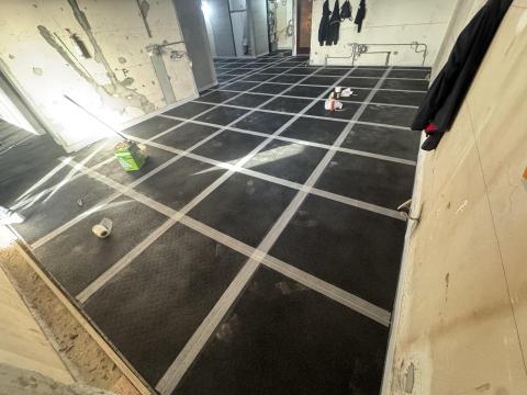 豐佑工程 - 隔音地墊：斷橋材、地墊、抗裂網，鋪設完成