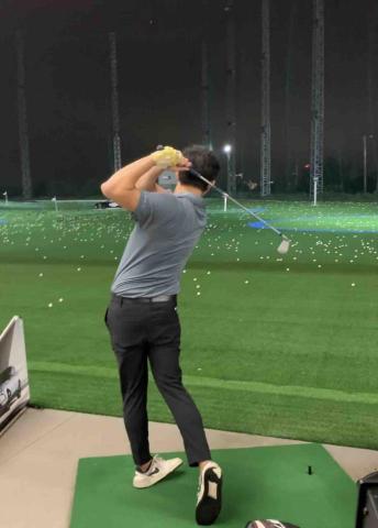 提供高爾夫球服務的專家Ethan Golf