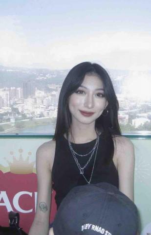 提供遛狗服務的專家Eli Flores