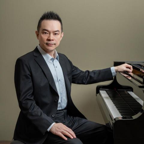 提供鋼琴鍵盤app服務的專家張老師