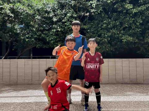 郭朋睿 - 一對三足球課程