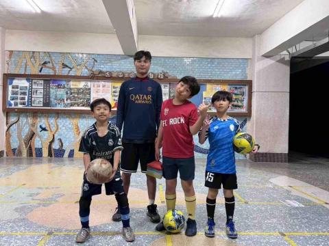 郭朋睿 - 一對三足球課程