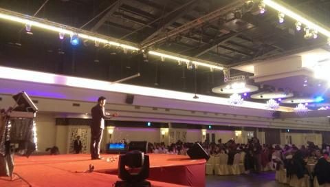 第一名魔-丁民 - 大企業歲末活動表演魔術。